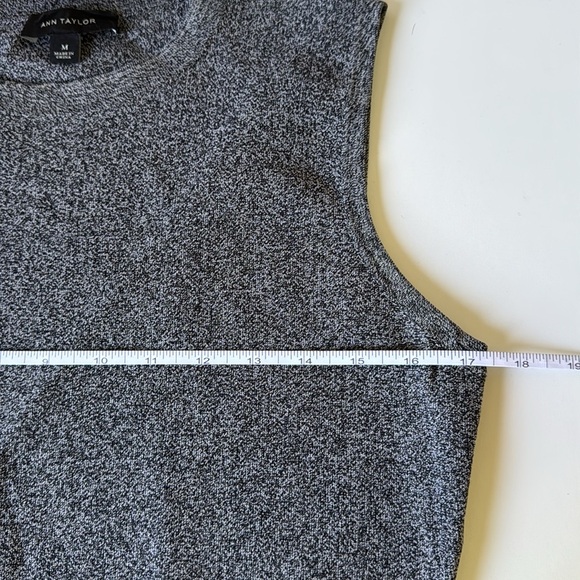 Ann Taylor Top Size M - Picture 4 of 7